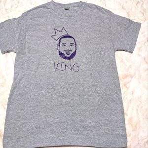 Men's LeBron James king graphic tee size medium OBO